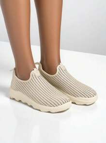 Zapatillas deportivas de tela tipo slip-on para mujer de la marca Royalfashion, modelo Eraste - Beis - Ver 3