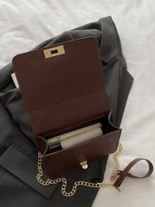 Fashionable Solid Color V-Shaped Printed Flip Small Square Bag, Fashionable PU Chain Crossbody Bag, Women's Flip Lock Mini Shoulder Bag Wallet, Suitable For Shopping, Shopping, Wallets, Young Women, College Students, Newcomers, White-Collar Workers. They Are Very Suitable For Offices, Universities, Work, Business, Commuting, Outdoor Activities, Travel, And Outings