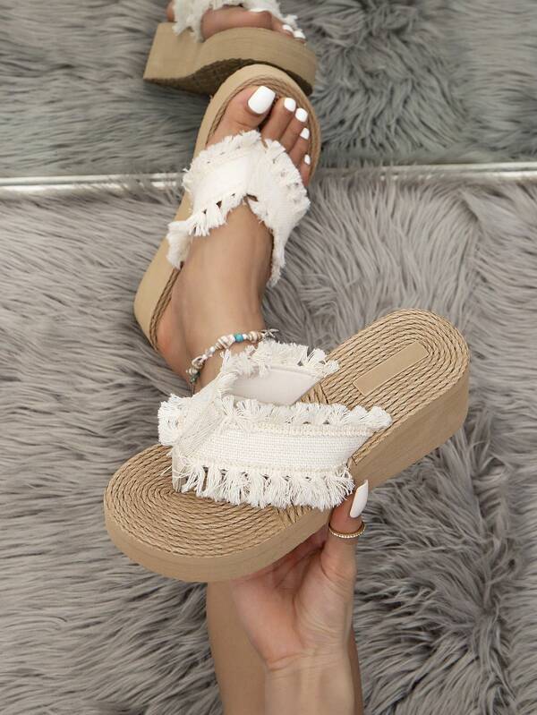 Women's Spring And Summer New European, Japanese And Korean Ins Fashion Popular Models White Khaki Black Tassel Slope Heel Flip-Flops, Suitable For The Middle East And Eastern Europe Western Europe, Cute And Sweet Simple Casual Elegant 5cm Height Increase Vacation Shoes