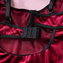 Lingerie sexy, tuta in velluto e pizzo, sottile e sexy