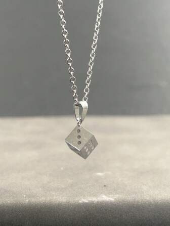 1 件男士简约骰子不锈钢吊坠项链，随机排列