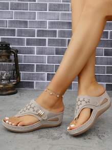 Bohemian Summer Wedge Platform Casual Sandals For Women, Hollow Floral Metal Buckle Decor, Slip-On Large Size Flip Flops, Comfortable Leisure Beach Shoes. Note: Tends To Run Small, Please Refer To Size Chart Based On Actual Foot Length When Ordering - Beige - View 6