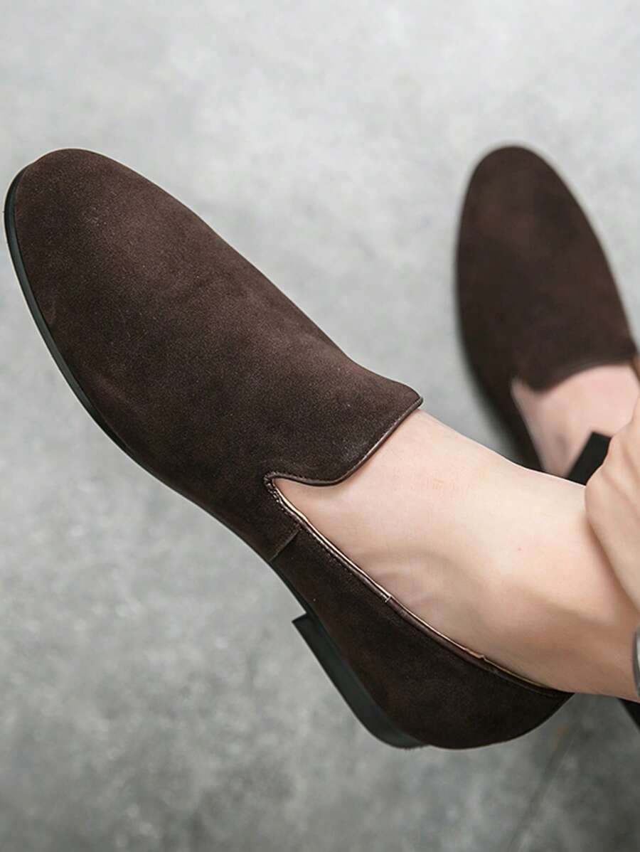 Męskie buty biznesowe typu loafers casual, brązowe płaskie mokasyny, brytyjskie mokasyny typu penny, odpowiednie na sobotnie imprezy, bale, drużba ślubna