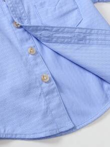 1 Stück Kinder Jungen Lässiges blaues Kragen Doppeltasche Hemd, geeignet für lässige Partys, Geburtstagsfeiern, Gastgeber-Anlässe, Aufführungen, Strandurlaub, Frühling/Sommer