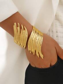 1 pieza Brazalete ancho y liso de oro con forma de ala de estilo vintage elegante para mujer, adecuado para uso diario, fiesta, festival, vacaciones románticas, citas, fotos callejeras, regalo para amigos, familiares, Día de la Madre