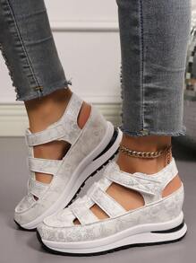 صنادل رياضية منصة إسفين للنساء، مضادة للماء، مغلقة الأصبع، بطراز روماني، مخرمة، سميكة السوله، إغلاق من خطاف وحلقة، مضادة للانزلاق، مناسبة للعطلات والحفلات والارتداء اليومي، صنادل إسفين باللون المركب، تنفس