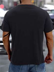 Camiseta masculina de manga curta com gola redonda e strass, simples e elegante para o verão - Preto - Ver 2