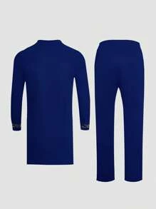 男士蓝色达希基套装，长袖圆领，金色印花，前开衩下摆，松紧腰裤，男士休闲衬衫裤两件套，四季皆宜，适合街头服饰、派对、约会、婚礼、文化活动、传统仪式等场合。