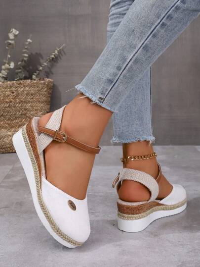 Sandali da donna taglie forti con zeppa colorblock, piattaforma leggera, intrecciati in corda, chiusi alla punta e con cinturino
