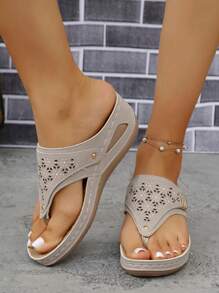 Bohemian Summer Wedge Platform Casual Sandals For Women, Hollow Floral Metal Buckle Decor, Slip-On Large Size Flip Flops, Comfortable Leisure Beach Shoes. Note: Tends To Run Small, Please Refer To Size Chart Based On Actual Foot Length When Ordering - Beige - View 5