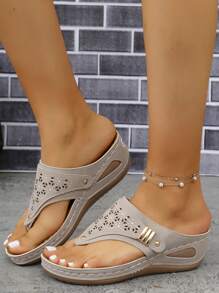 Bohemian Summer Wedge Platform Casual Sandals For Women, Hollow Floral Metal Buckle Decor, Slip-On Large Size Flip Flops, Comfortable Leisure Beach Shoes. Note: Tends To Run Small, Please Refer To Size Chart Based On Actual Foot Length When Ordering - Beige - View 1