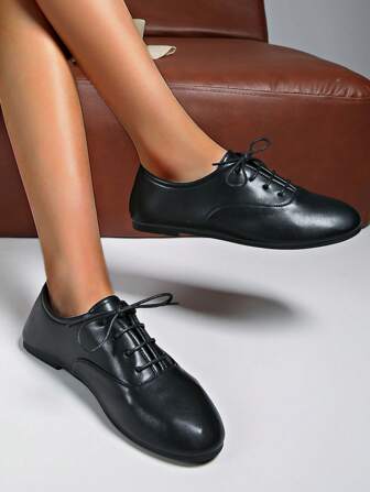 比原版小 0.5 码 新款春夏秋季柔软舒适轻便低跟芭蕾平底鞋，时尚女士工作鞋，红色、黑色、酒红色，休闲运动鞋，包头玛丽珍洛丽塔鞋，芭蕾平底鞋