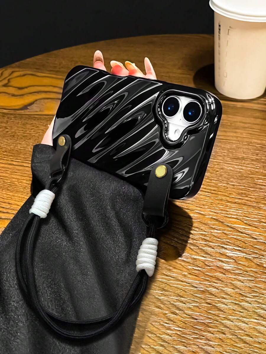 1pc Solid Black Wavy Texture Glossy Minimalist Phone Case With Wrist Strap, Compatible With IPhone 16/16 Pro Max/16 Pro/15/15 Pro Max/15 Pro/11/12/13/14/12 Pro Max/13 Pro/13 Pro Max/14 Pro/14 Pro Max, Protective Soft Phone Cover