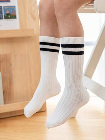 4 双儿童条纹中筒袜，带垂直条纹，白色，适合日常穿着，春夏季