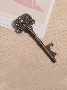 1pc Vintage Crown-Shaped Bottle Opener, Suitable For Bar Or Home, Bar Tools, Wedding Party Favor, Kitchen Gadget, Wedding Gift, Keychain Pendant, Gift For Father