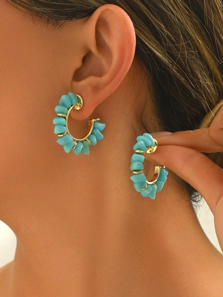 2 件时尚、清新、水晶和优雅的 C 形仿绿色东陵石天然石 DIY 编织耳环，适合女性日常穿着和女孩的节日礼物，现采用玻璃珠风格