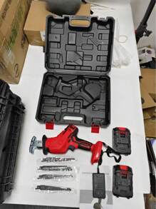 1 套大功率电池无绳往复锯，无刷电机变速锯 0-3500 SPM，无需工具更换刀片，4 个用于木材/金属切割的 Recpro 刀片。