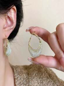 1 par de pendientes de aro con cristales y diseño metálico de telaraña de lujo para mujeres, accesorio circular elegante