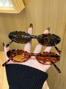 2副豹纹塑料椭圆形全框时尚眼镜，经典时尚女式眼镜，适合街头摄影、热带海滩度假、户外装扮，是夏季海滩度假、户外活动、旅行、返校季、大学风格、校园造型的时尚配饰。 - 2pcs 豹紋組合 - 查看 4