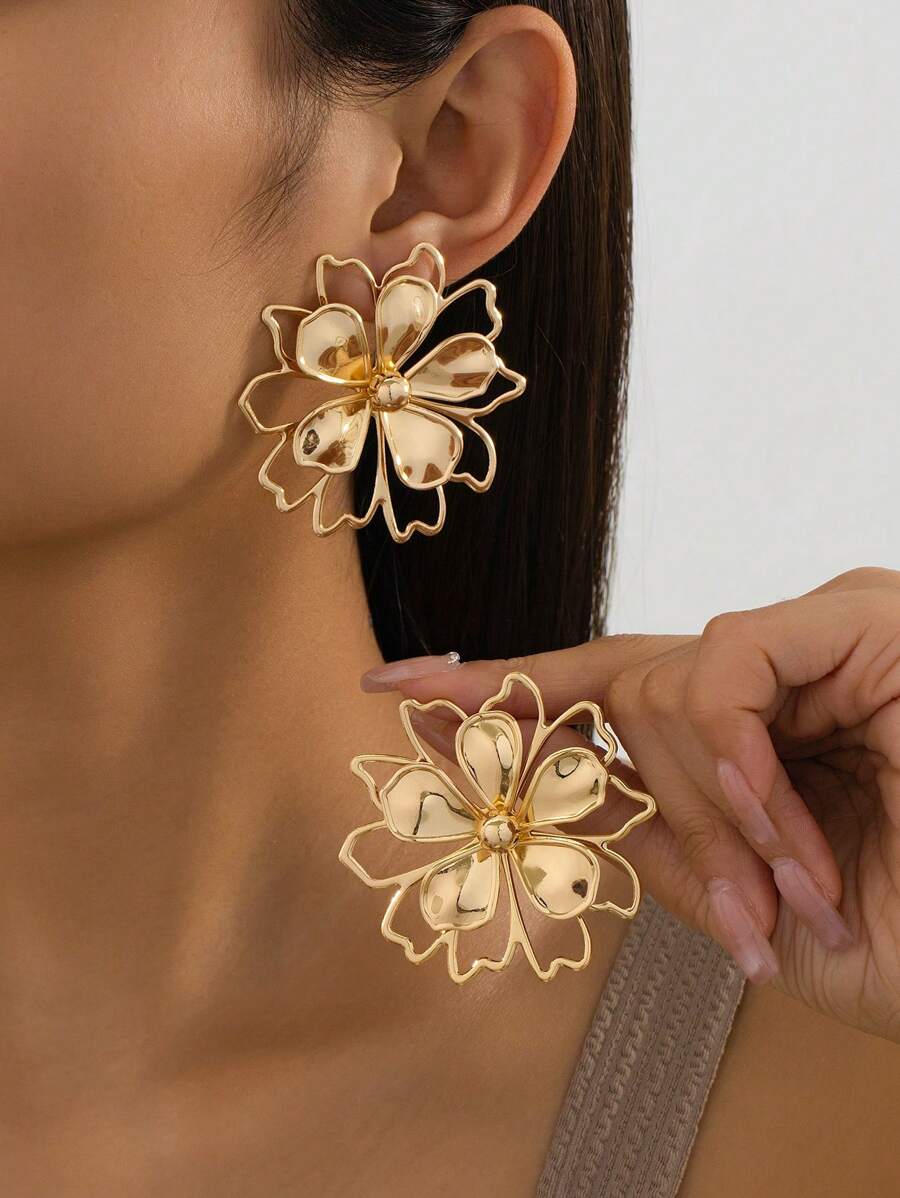 1 Pair Stylish Hollow Out Double Layer Gold-Color 5-Petal Flower Pattern Ladies Earrings - Yellow Gold - View 1