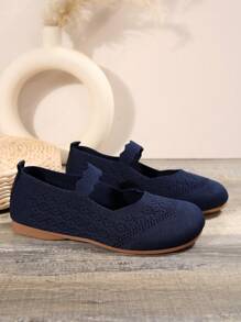 2025 Automne Femmes Chaussures plates Babies tricotées pour toutes les saisons, chaussures à enfiler de couleur unie à bout rond, tige et doublure en tissu, semelle en caoutchouc, lavable à la main