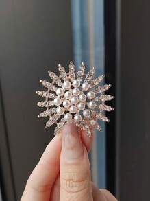 1pc High-End Fashionable New Faux Pearl & Crystal Rhinestone Brooch, Luxury Brooch Accessory, Suitable For Dresses & Can Be Given As Gifts Dress Accessories Pin For Clothes Bag Charm School Office Accessories Shirts Jacket Jewelry Christmas Halloween Clothes Pin Funny Cute Teacher Gifts
