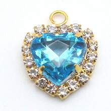 水钻心形和水钻包链配件：多心形装饰包链、镀金钱包延长链、可更换包链、女士单肩包、手提包和腋下包时尚配饰。生日、节日、情人节和圣诞节的理想礼物。