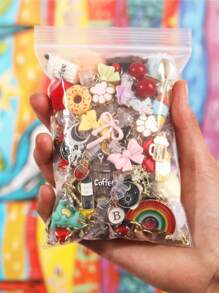 10/15/20/25/30/40/50 pezzi Tappi anti-polvere misti casuali (stile non ripetitivo), accessori per smartphone in lega/resina, ciondoli, piccole decorazioni, charm, cartoni animati, strass, nappe, 3D stereoscopici, gocce piatte di olio ecc. Vari colori, stili, motivi, forme, edizioni da collezione