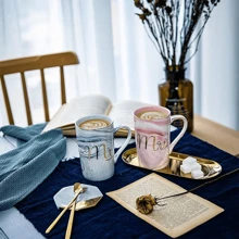 先生和夫人 14 盎司情侣马克杯套装，礼盒装，非常适合婚礼、周年纪念、母亲节、父亲节、伴娘或伴郎，蓝色和粉色返校