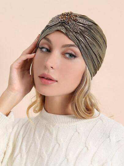 新款金色时尚头巾，带蝴蝶花卉贴花、珍珠装饰和褶皱设计 - 为休闲外出和日常通勤带来灵感风格
