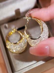 1 par de pendientes de aro con cristales y diseño metálico de telaraña de lujo para mujeres, accesorio circular elegante