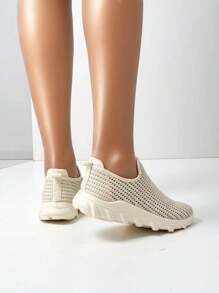 Zapatillas deportivas de tela tipo slip-on para mujer de la marca Royalfashion, modelo Eraste - Beis - Ver 5