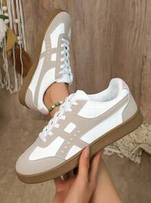 Nuevos tenis planos versátiles y casuales con estilo retro para mujer, con suela blanda antideslizante, zapatillas cómodas de cordones y gran tamaño, ideales para primavera y otoño