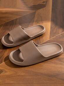 Pantuflas de diseño minimalista de color marrón para mujer, con textura, suela de EVA suave y silenciosa, antideslizante para el baño y el hogar