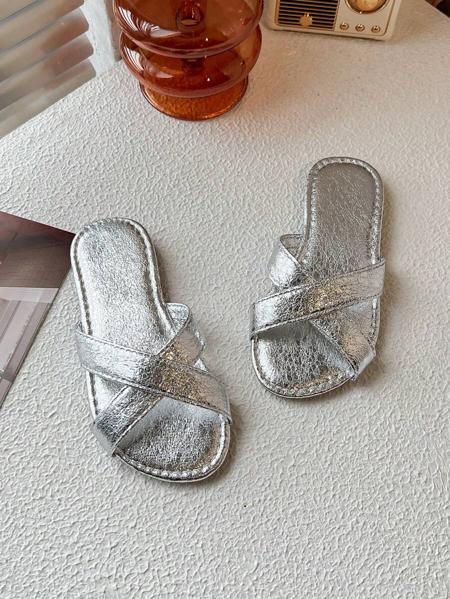 1 Pair Kids' Summer Shiny Punk Style Beach Sandals, Solid Color Design, Comfortable & Versatile - Silver - View 1