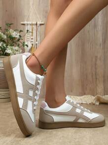 Nuevos tenis planos versátiles y casuales con estilo retro para mujer, con suela blanda antideslizante, zapatillas cómodas de cordones y gran tamaño, ideales para primavera y otoño