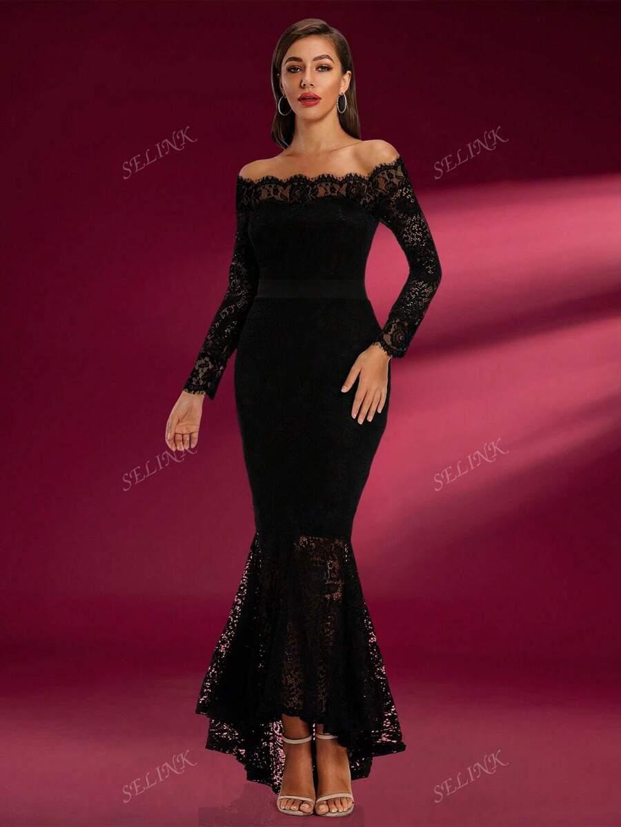 Vestido de dama de honor con hombros descubiertos, encaje y cola de pez en color negro