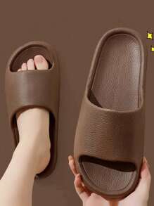 Pantuflas de diseño minimalista de color marrón para mujer, con textura, suela de EVA suave y silenciosa, antideslizante para el baño y el hogar