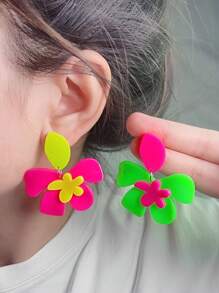 1 Pair Vacation Style Neon Color Block Sunflower Resin Women Earrings - Fluorescent Color Splicing Sunflower - View 11