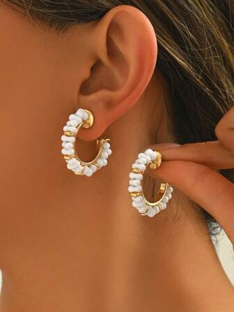 2pcs Fashionable & Elegant Colorful Chocolate Resin DIY Handwoven C-Shape Earrings, Suitable For Women To Wear At Parties & Dinners To Match Beautiful Clothes. Made Of Mixed Resin & Shell Fragments, Varied In Size & Color. Random Colored Shell Pieces, New Added Wine Red Beads. Multi-Color & Patterned Resin, Each Piece Unique.