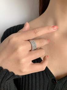 奢华 S925 纯银矩形水钻戒指，适合商务活动、日常佩戴、送给爱人的周年纪念礼物，随机珠宝盒包装