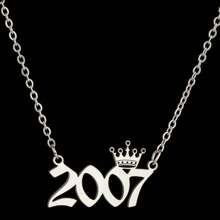 1pc Stainless Steel Year Engraved Necklace, Commemorative Unique Date, Birthday Crown Pendant Necklace, Birthday Gift, Elegant Minimalist Numeric Choker Collar Pendant Necklace
