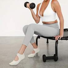 زوج جوارب يوجا للنساء مانعة الانزلاق للرقص، جوارب أرضية مانعة الانزلاق مع مقابض، مناسبة للجيم والرياضات الداخلية كالباليه والبيلاتس - متعدد الألوان - مشاهدة 2