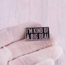 字母胸针金属徽章，适合搭配牛仔夹克 - 銀 - 查看 3