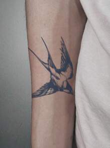 1Pc Swallow Bird Temporary Tattoos Semi Permanent Tattoo Waterproof Sweatproof Last For 1-2 Weeks Realistic Herbal Juice Anti-Friction Non-Reflective Faux Black Fake Tattoos For Woman And Men Tattoo Stickers For Arm, Chest, Leg, Abdomen, Waist, Finger, Neck Modernist Body Art