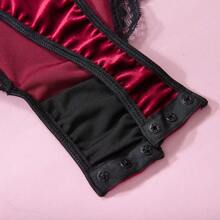 Lingerie sexy, tuta in velluto e pizzo, sottile e sexy