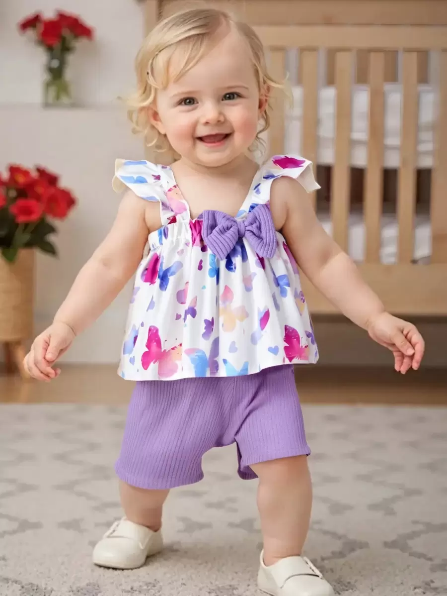 Set da 3 pezzi di abbigliamento estivo per bambine: canotta con fiocco e stampa a fiocco 3D, maniche a volant, e pantaloncini comodi a costine di colore unito - Viola - Visualizzare 1