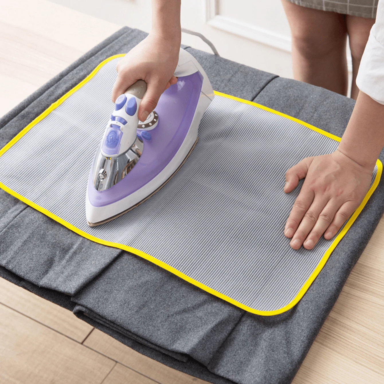 3 Pcs High Temperature Resistant Ironing Mesh Mat, Protective Clothes Ironing Pad Suitable For Daily Use, Thick Ironing Insulation Net For Coats, Suits, Work Clothes, Etc. Random Color