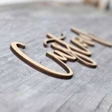 1 Stück personalisiertes Holznamensschild, 5 mm starkes handgefertigtes und robustes Deko-Element für Schlafzimmer, geeignet für Schlafzimmer, Wohnzimmer Dekoration, individuelles Geschenk zu Ostern, Muttertag, Vatertag, Kindertag, Hochzeit, Geburtstag