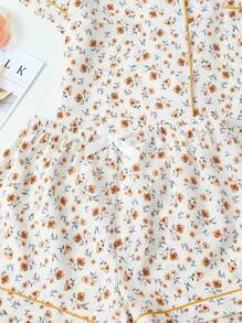 2-teiliges Set aus bequemem, gelbem Rosen-Blume Muster Kurzarm-Top mit Kragen, Knöpfen, Taschen und Schleifenshorts, Damen Nachtwäsche & Freizeitkleidung Set, geeignet für Zuhause im Frühling/Sommer